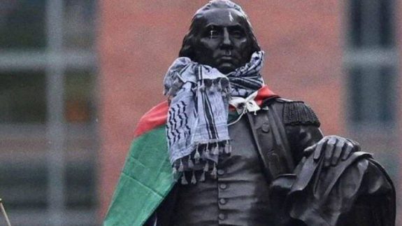 زبان فارسی، زبان رسمی مبارزه با غربِ لیبرالسیم در دوران گذار