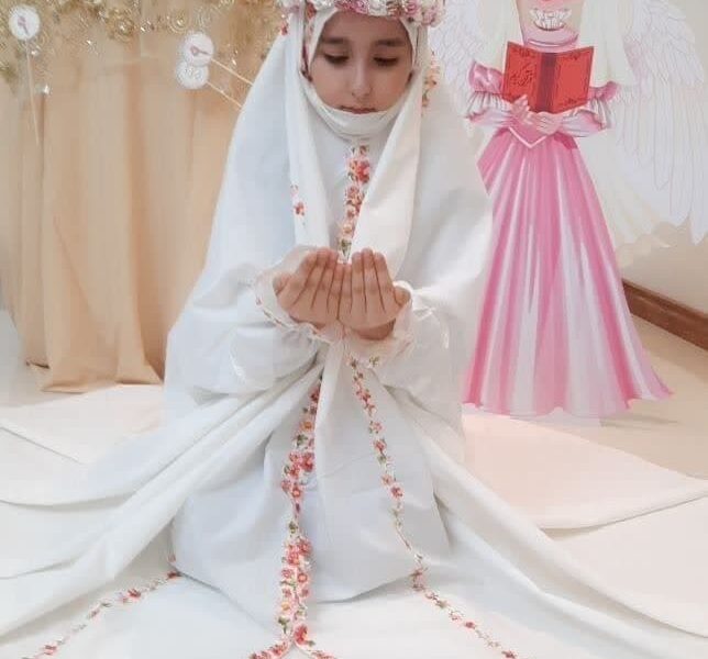 به همت خادمیاران رضوی نایین طرح دختر ماه برای دومین سال  برگزار شد.