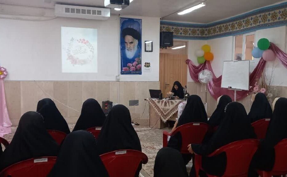 برگزاری دورهمی دخترانه «با تو در عهدیم تا عصر ظهور» در مدرسه علمیه خواهران نائین