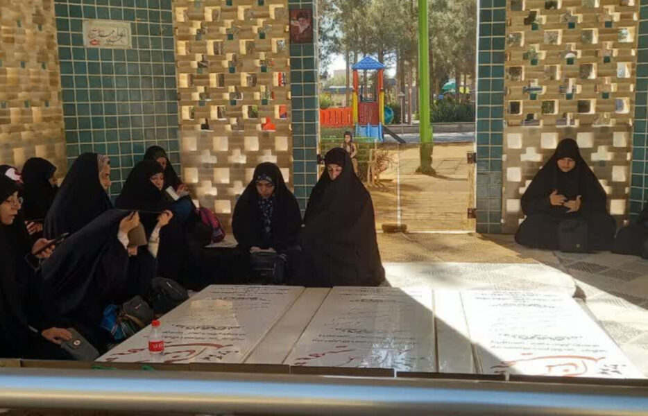 آغاز سال تحصیلی مدرسه علمیه فاطمه الزهرا(س) نائین در جوار شهدای گمنام